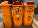 Stock Liège - Poubelles de "ville" en plastique orange