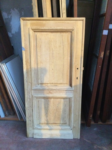 Petite porte ancienne